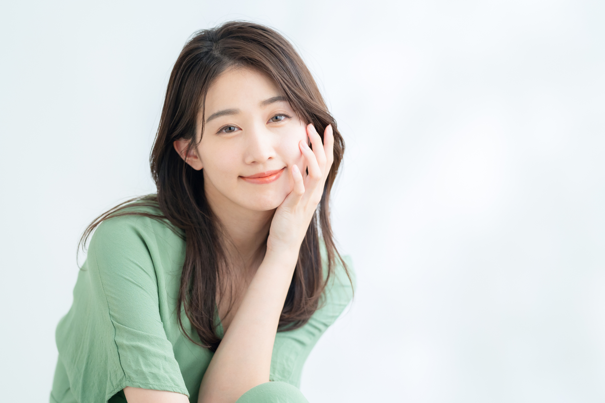 CAD/CAM冠悩む女性